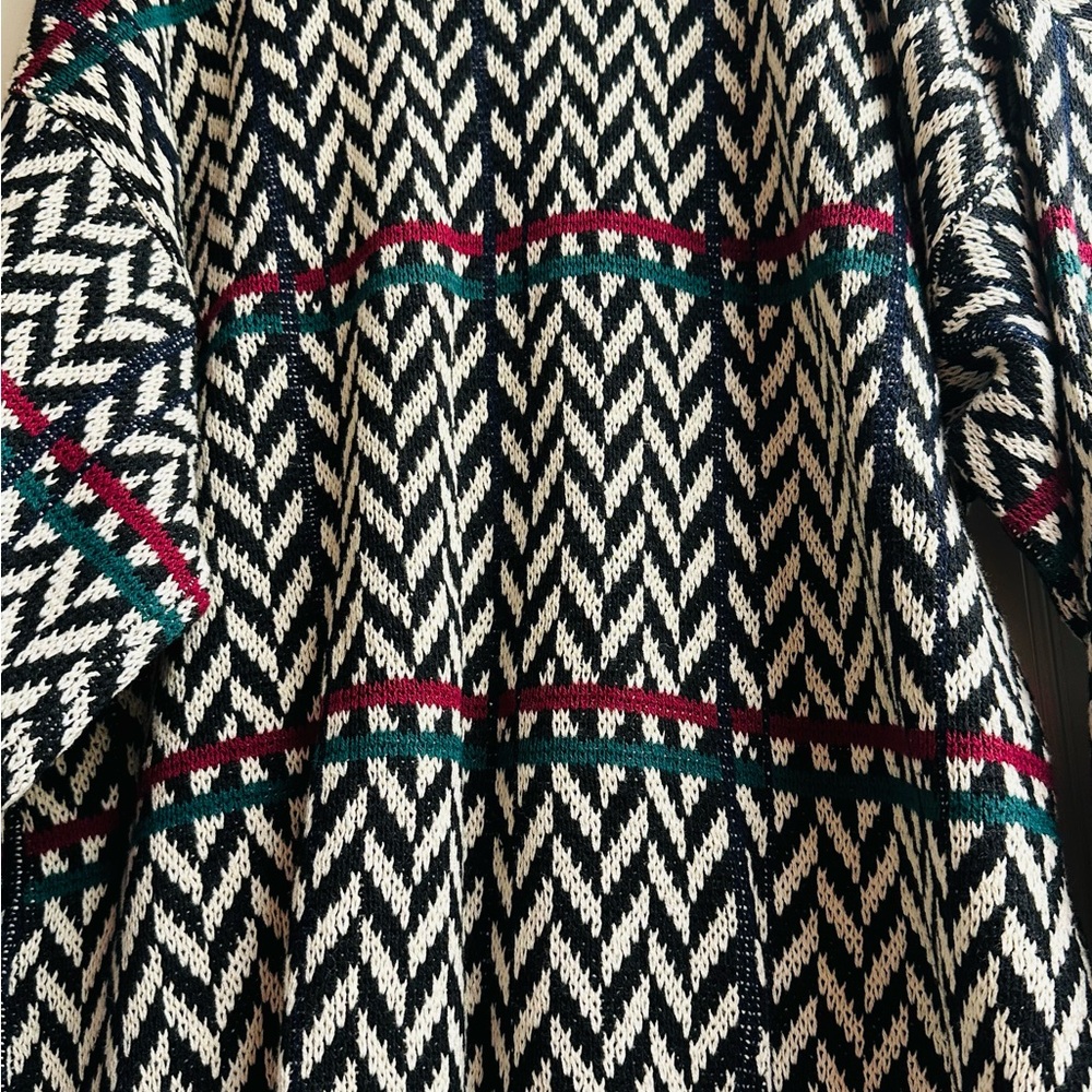 St John Bay Black and White Patterned‎ Sweater - Picture 3 of 8
